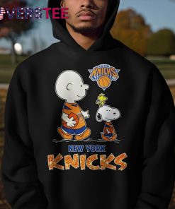 New York Knicks Snoopy Dog Friends Funny  Shirt