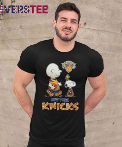 New York Knicks Snoopy Dog Friends Funny  Shirt