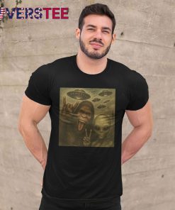 Bigfoot Rock Selfie with Aliens Funny Shirt