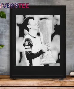 Son Heungmin Tottenham Trophy Kiss Shirt